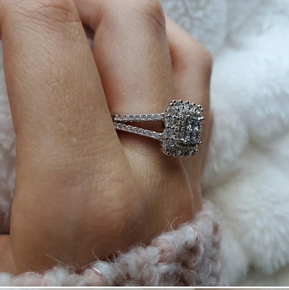 New Gorgeous 925 Silver Wedding Ring - Picture 4 of 9